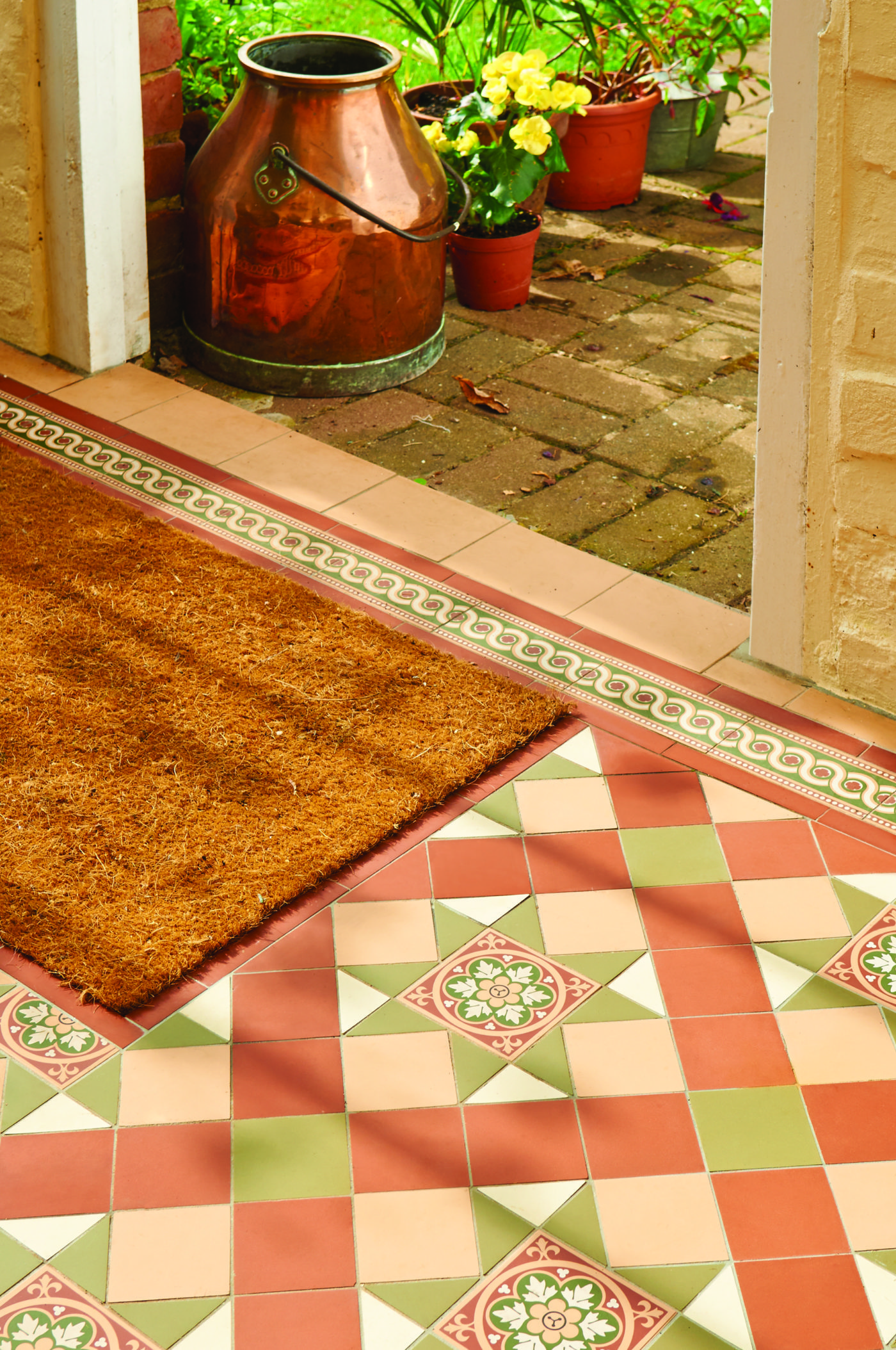 Blenheim pattern in Green, Red, Buff and White with Telford border