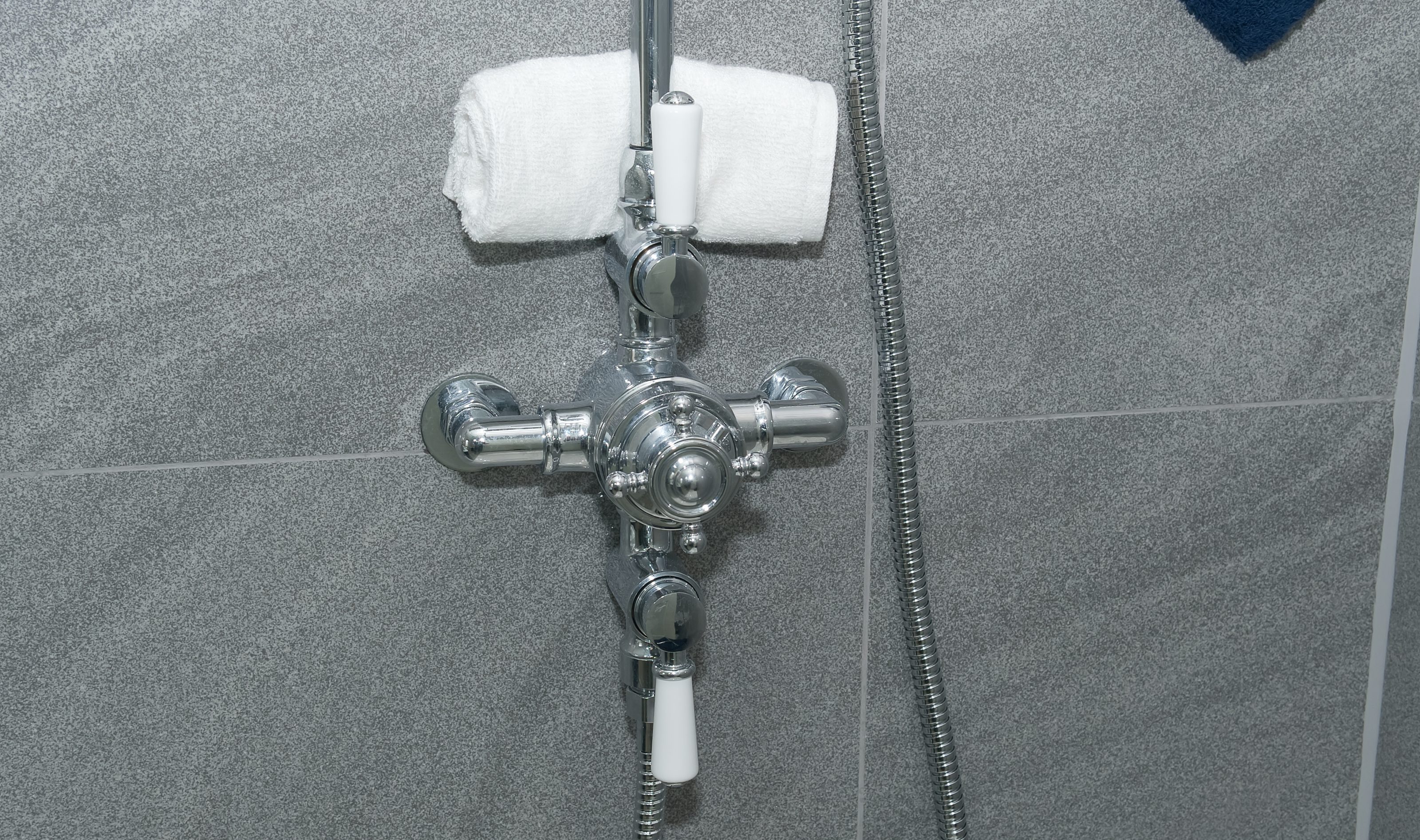 Traditional exposed shower valve with ceramic lever