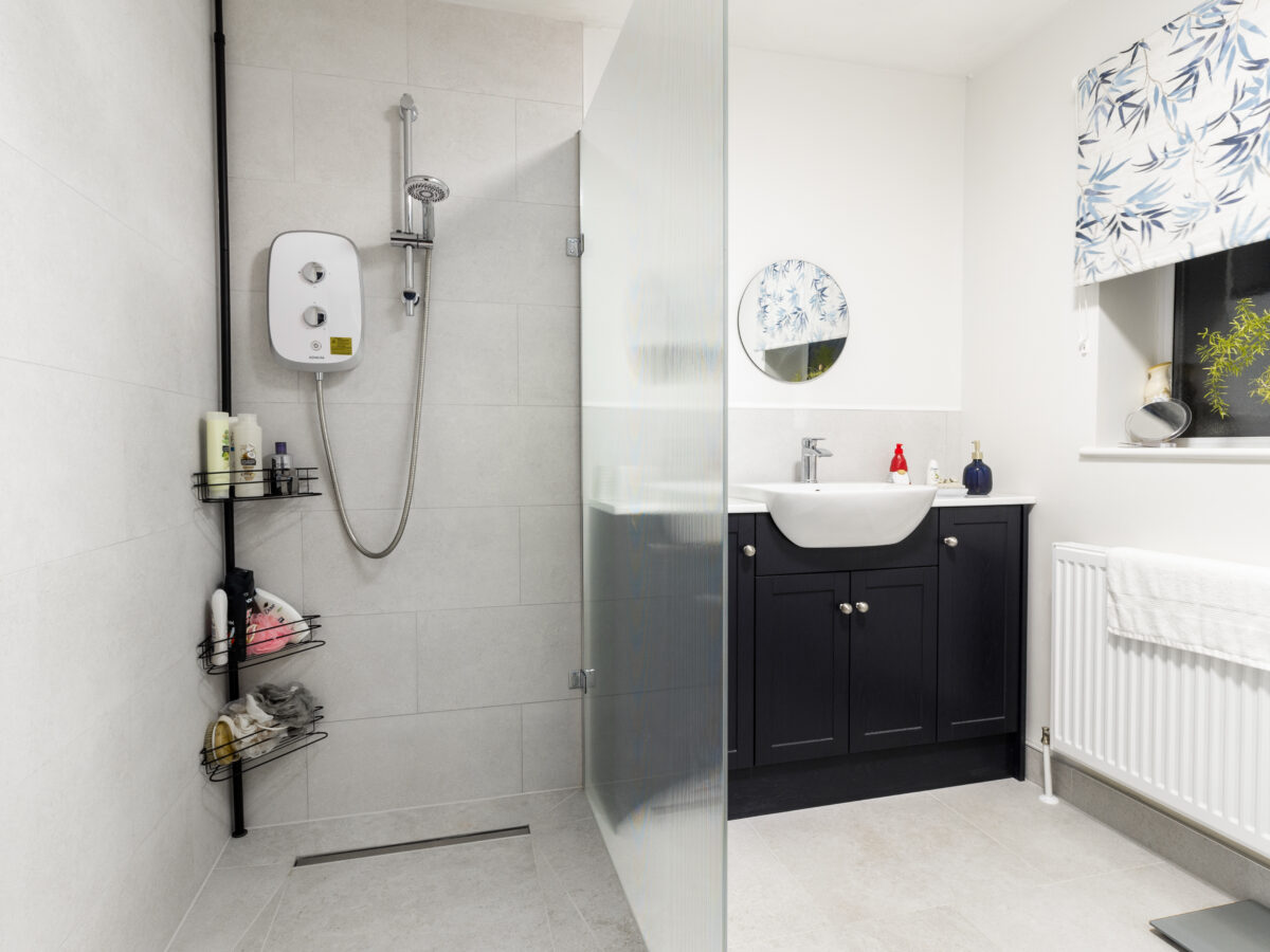 Timeless Wetroom with Fluted Glass