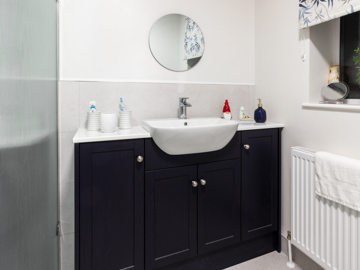 Timeless Wetroom with Fluted Glass
