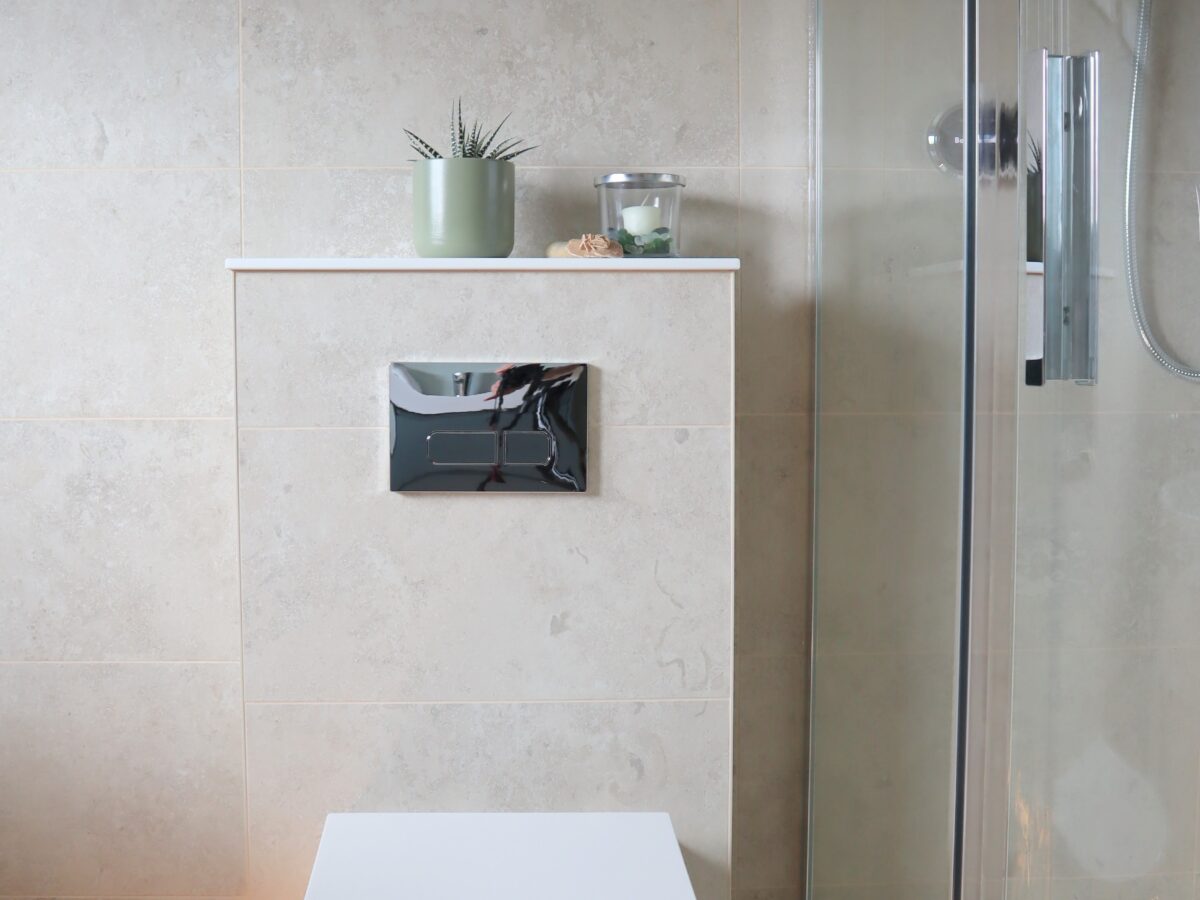 Phoenix identitt back to wall wc