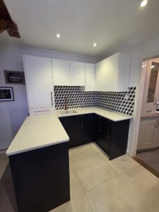 High Gloss Dark Blue base units. High gloss white wall units